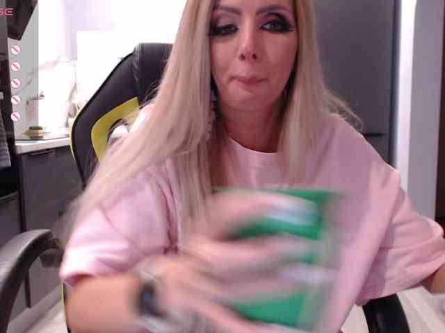 blondalina webcam