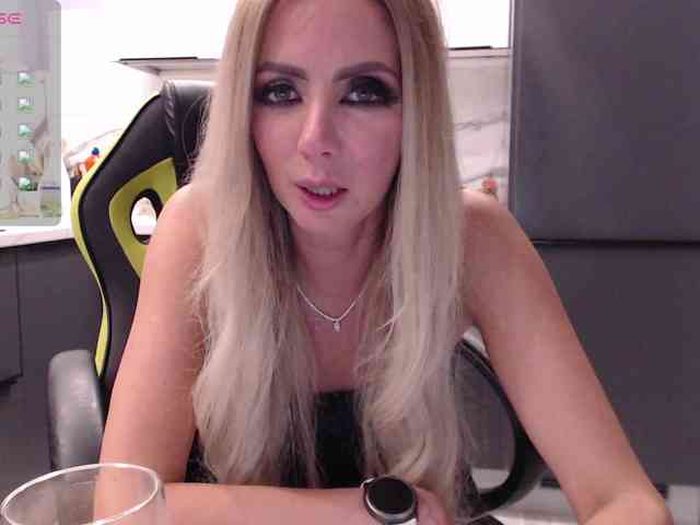blondalina webcam