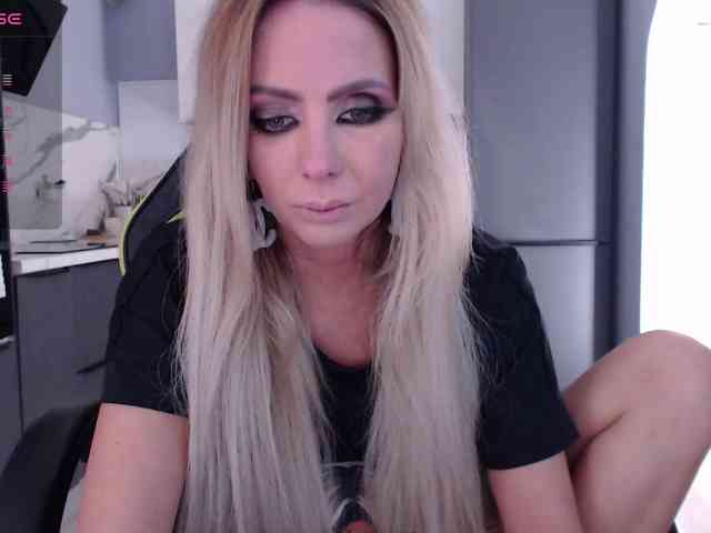 blondalina webcam