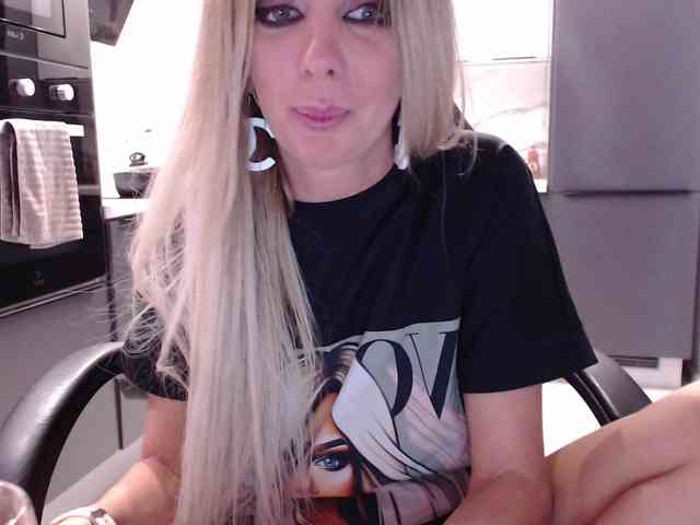 blondalina webcam