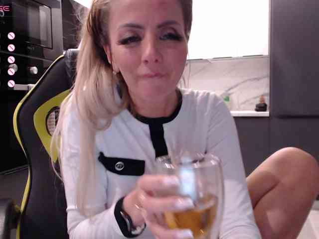 blondalina webcam