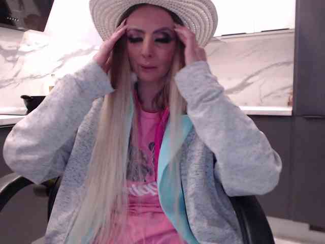 blondalina webcam