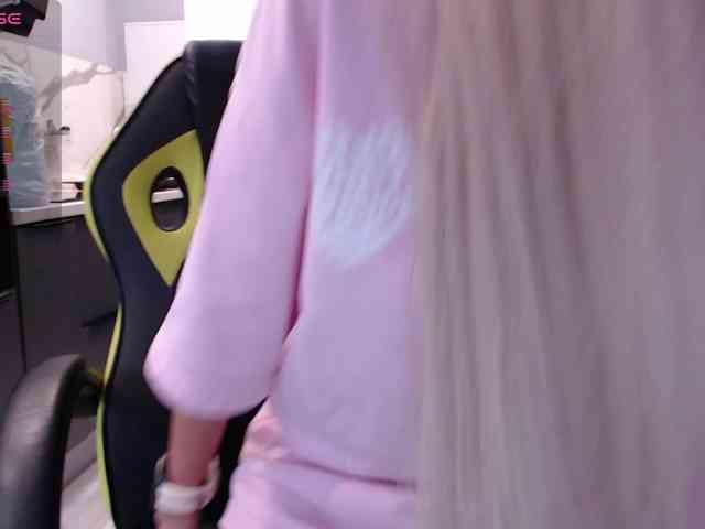 blondalina webcam