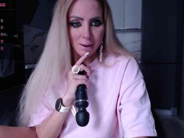 blondalina's live room