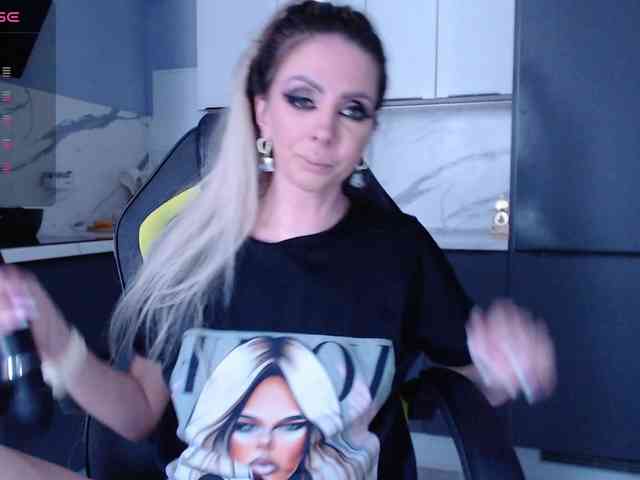 blondalina webcam