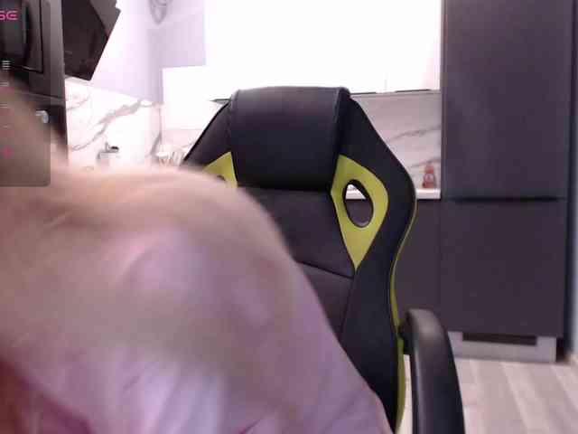 blondalina webcam