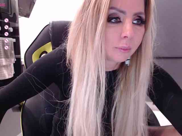 blondalina Live Webcam on BongaCams