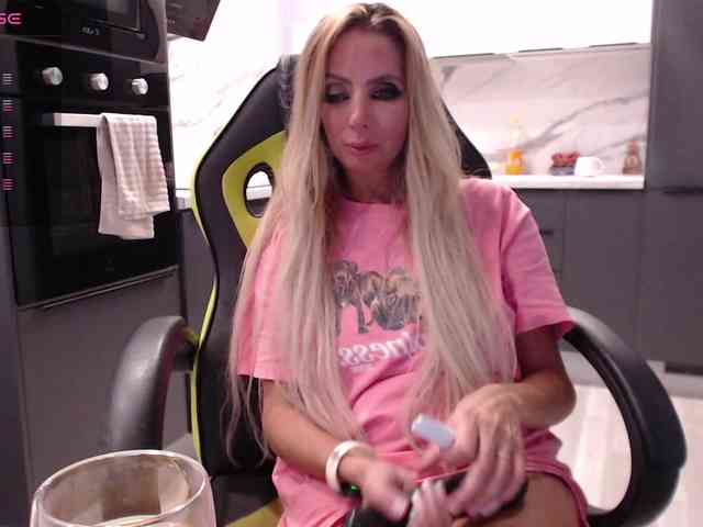 blondalina webcam