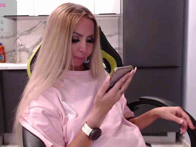 blondalina webcam