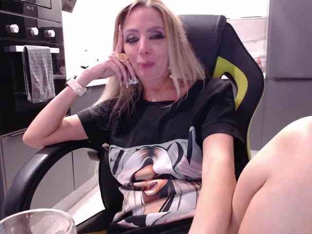 blondalina webcam