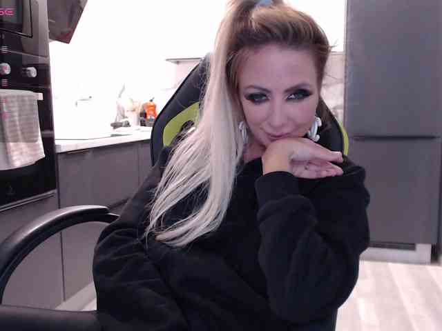 blondalina webcam