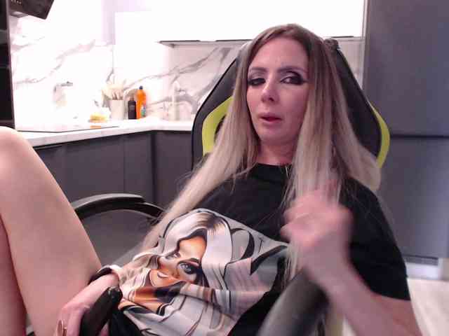 blondalina webcam