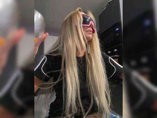 blondalina webcam