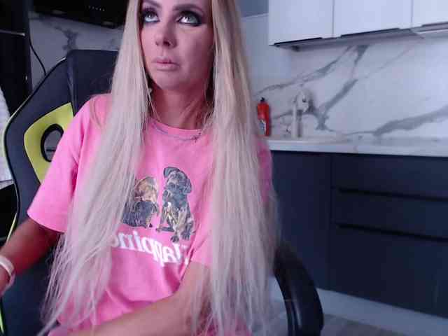 blondalina's live room