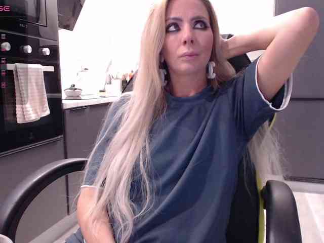 blondalina's live room