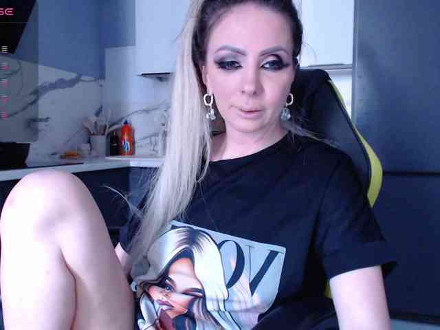 blondalina Live Webcam on BongaCams