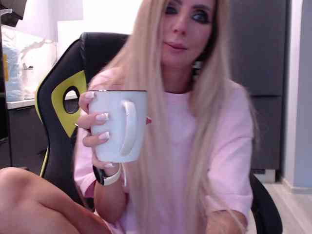 blondalina webcam