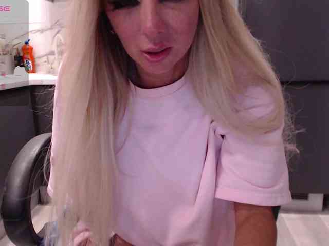 blondalina webcam