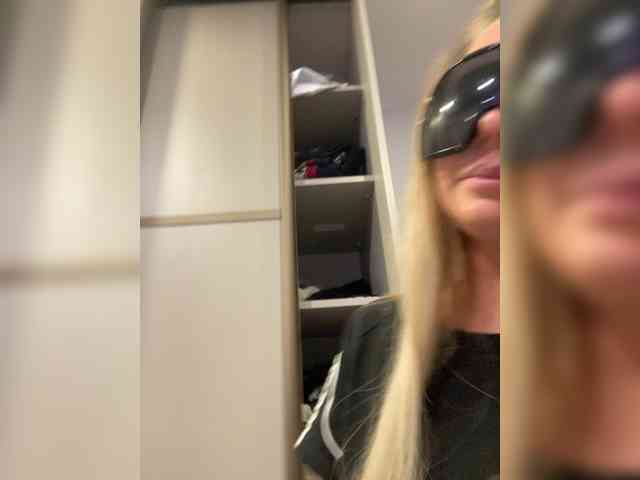 blondalina's live room