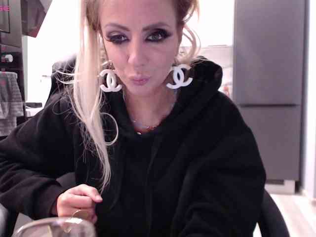 blondalina webcam