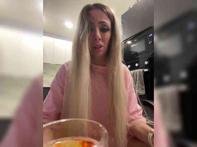 blondalina Live Webcam on BongaCams