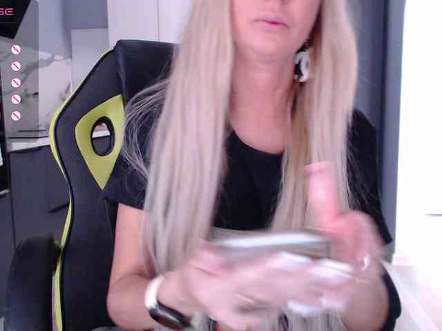 blondalina webcam