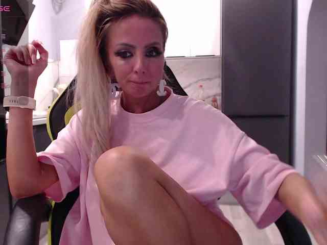 blondalina webcam