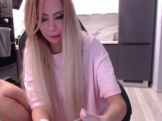 blondalina webcam
