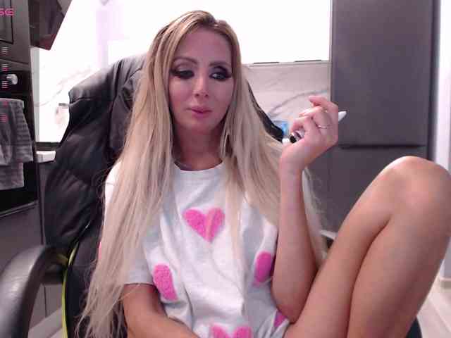 blondalina's live room