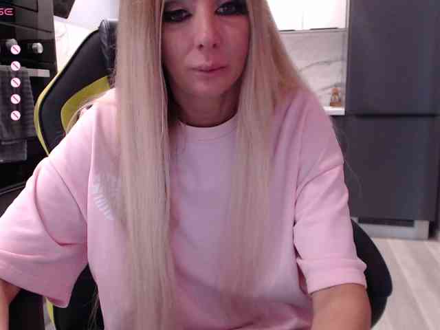 blondalina webcam
