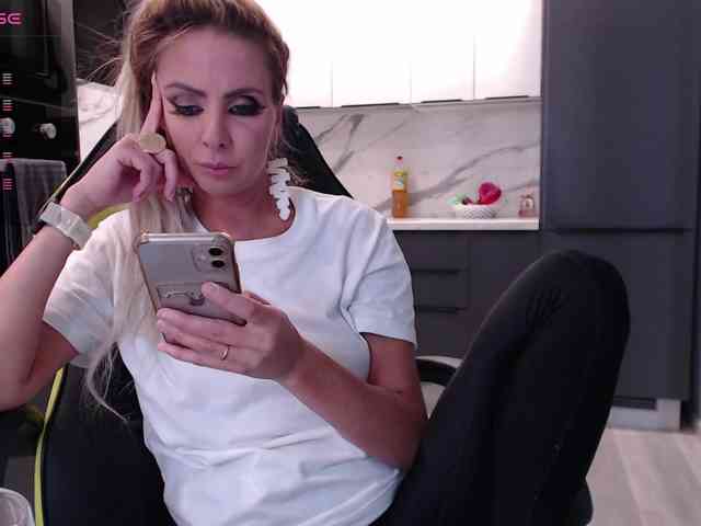 blondalina webcam