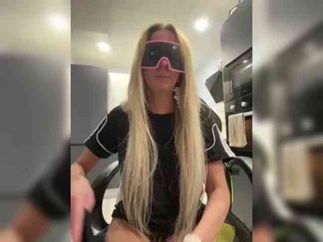 blondalina webcam
