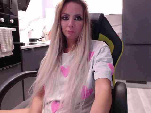 blondalina webcam