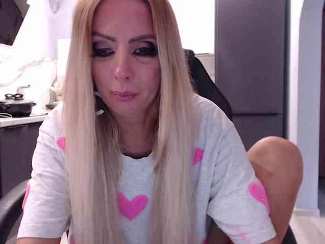 blondalina webcam