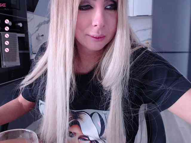 blondalina webcam