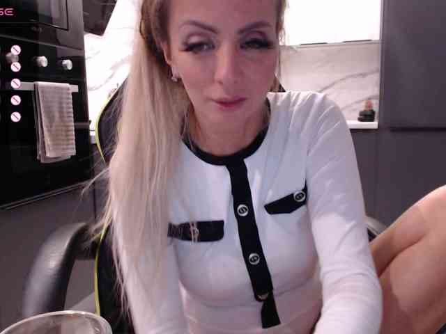 blondalina webcam
