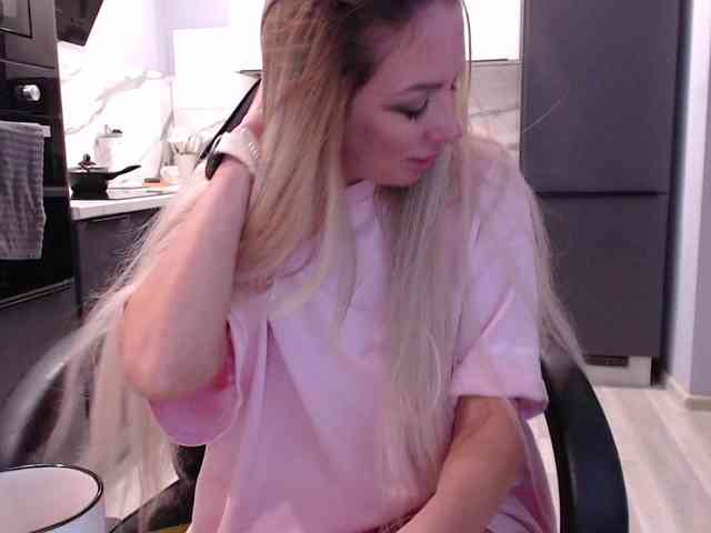 blondalina webcam