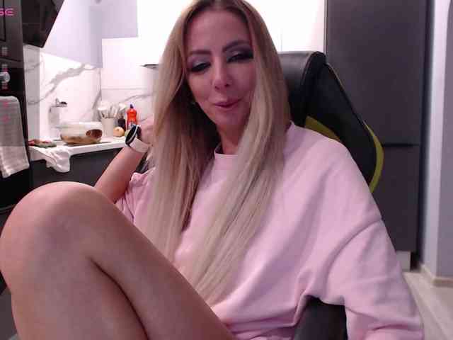 blondalina webcam