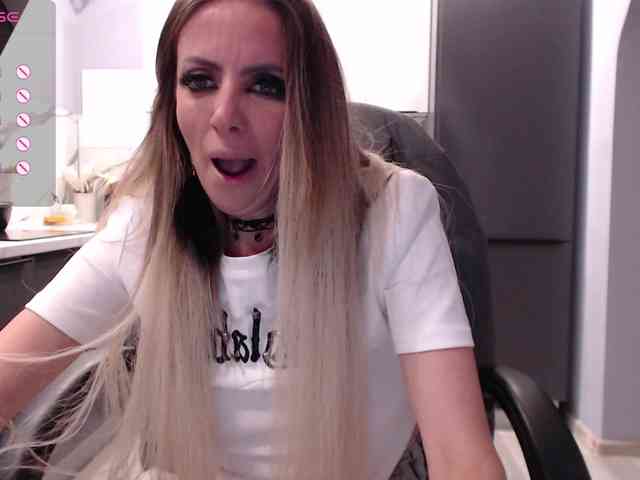 blondalina webcam