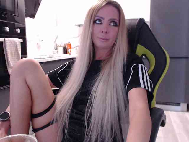 blondalina's live room