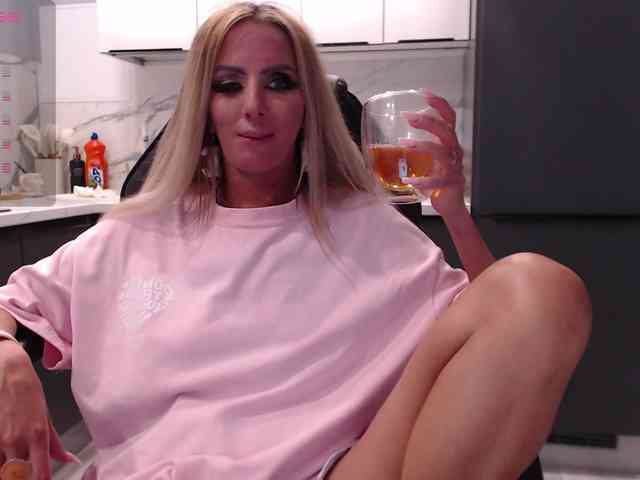 blondalina's live room
