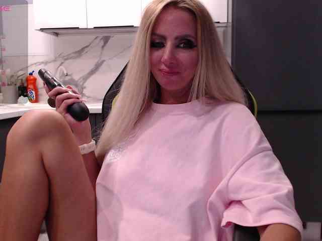 blondalina webcam