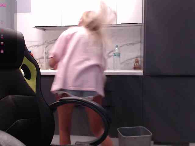 blondalina webcam
