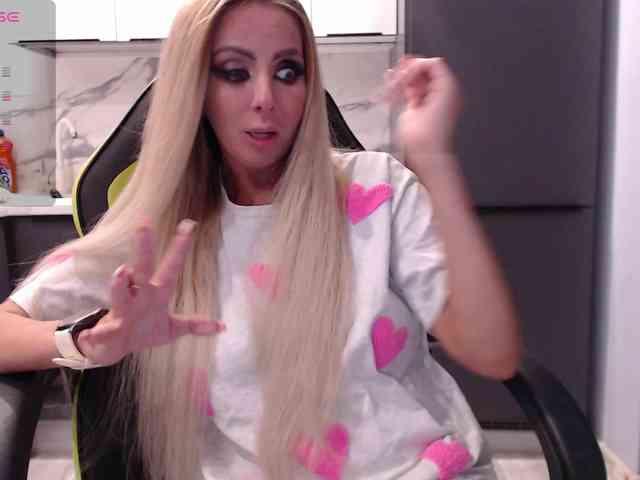 blondalina webcam
