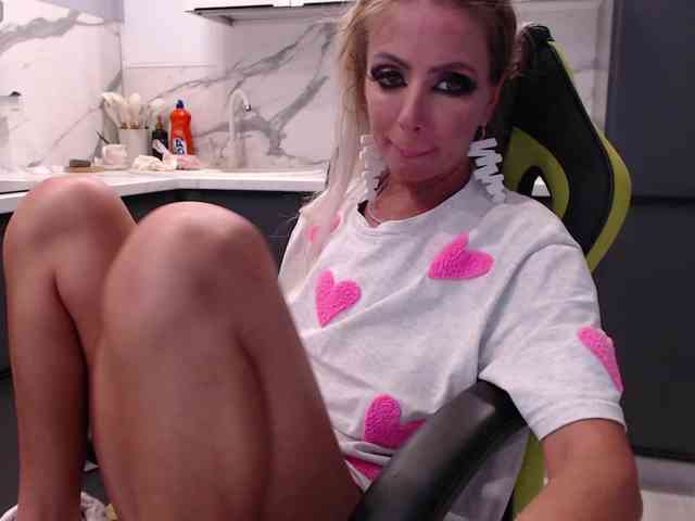 blondalina's live room