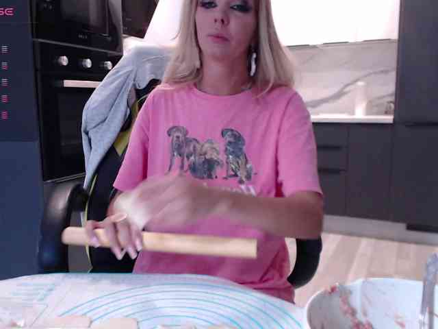 blondalina webcam