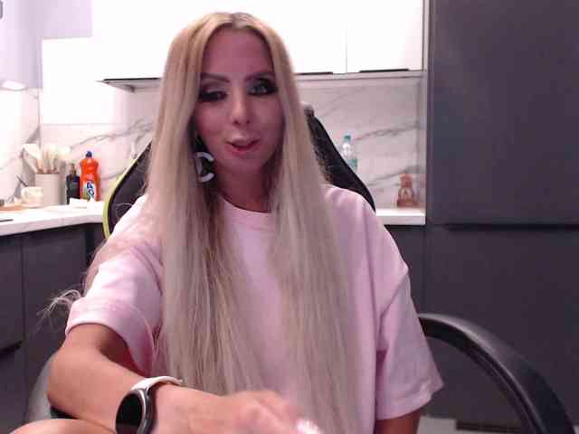 blondalina webcam