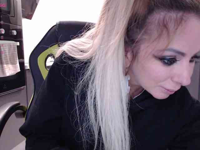 blondalina webcam