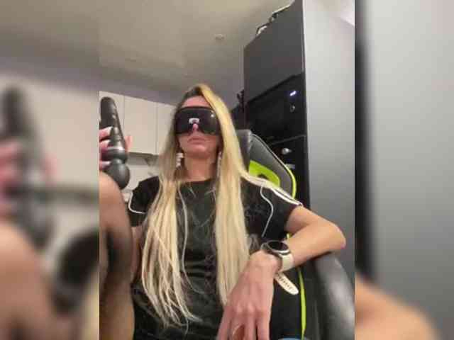 blondalina webcam