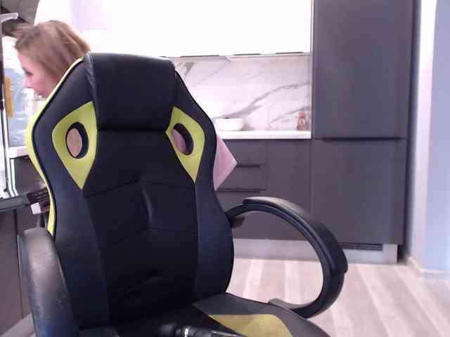 blondalina webcam